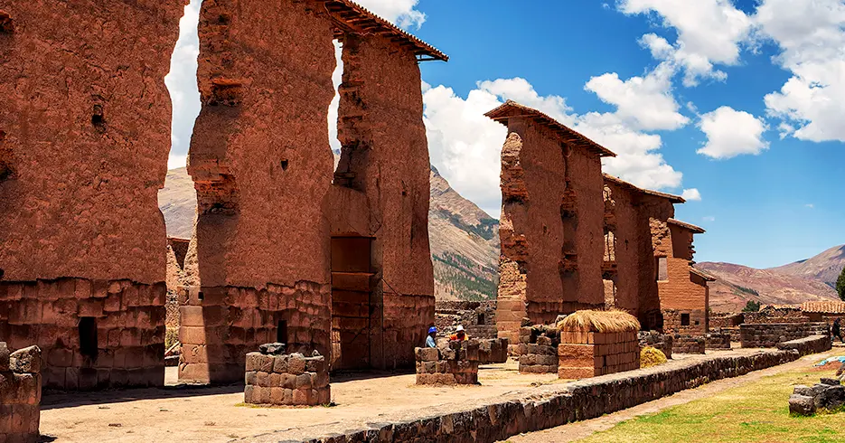 archaeological center of raqchi, andean explorer train stop