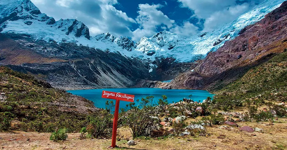 Rocotuyoc lagoon in Huaraz, Peru