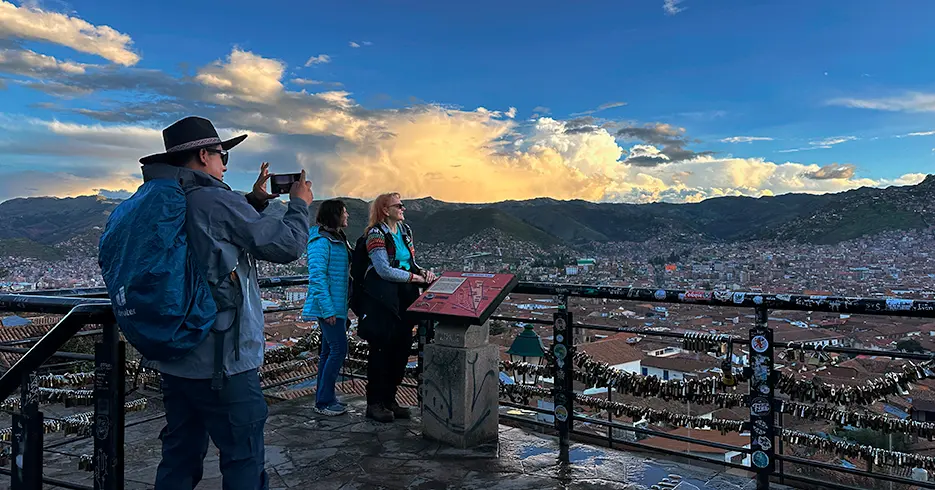 Viewpoints Cusco - San Blas viewpoint with tourists