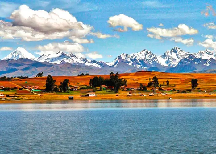 Piuray Lake surrounded by Andean