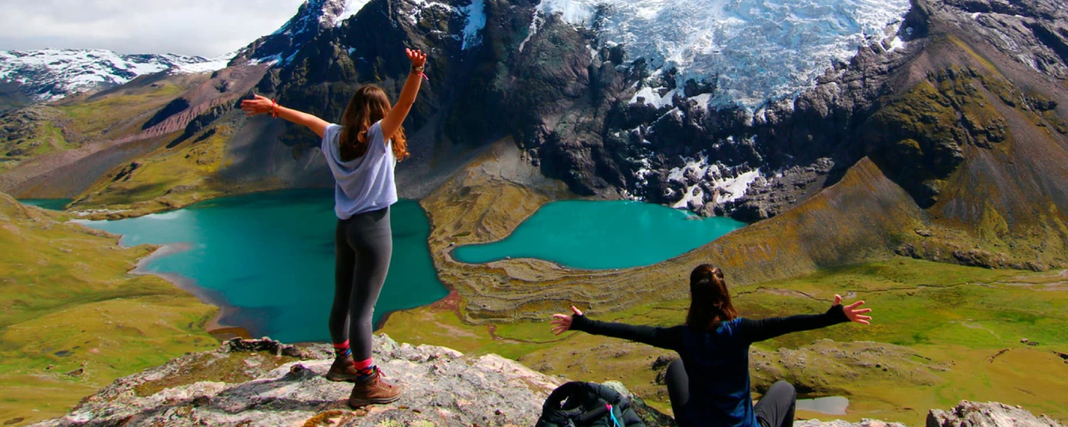 Traveler couple in Ausangate 7 lakes