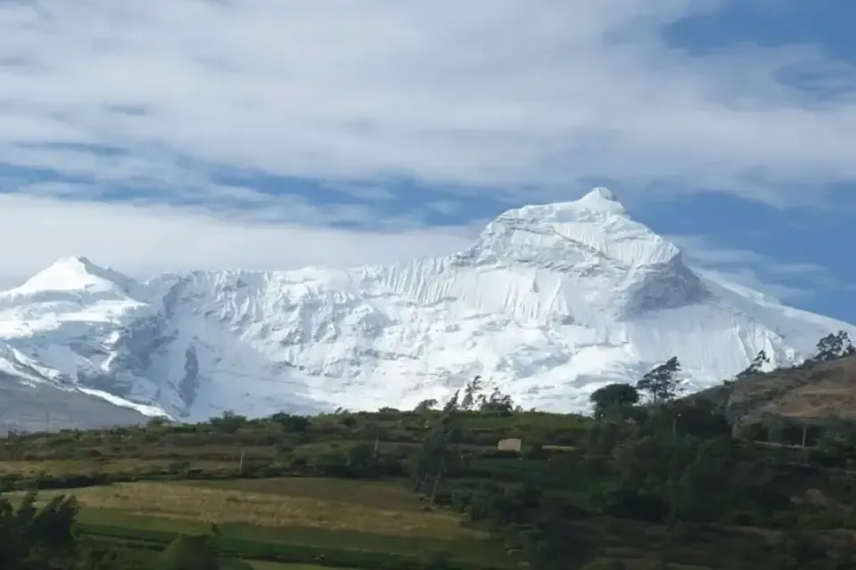 Snow in Huaraz, Cordillera Blanca Snow-covered Huascarán mountain in the Cordillera Blanca near Huaraz, Peru.
