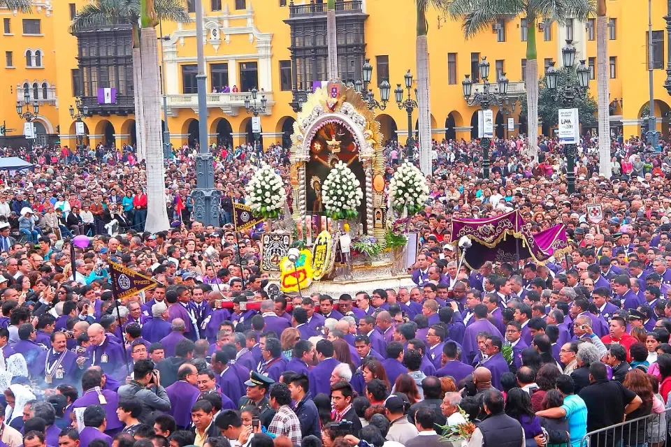 Señor de los Milagros procession in Lima Señor de los Milagros procession in Lima