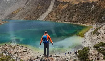 Traveler humantay lake trek