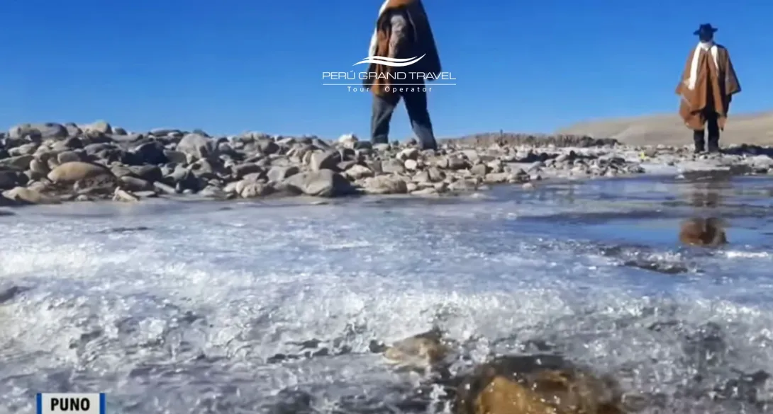 Cold morning in Puno, Peru, with partially frozen water along the shore, showing the effects of high-altitude weather near Lake Titicaca during the dry season.