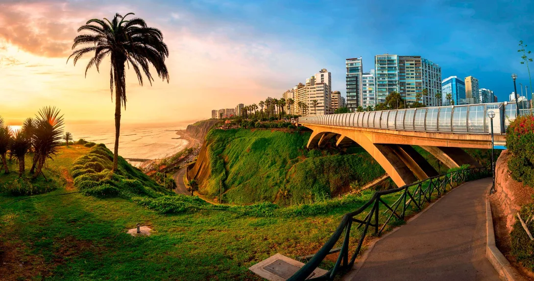 best things to see in lima - Miraflores and view of the Pacific Ocean and highways