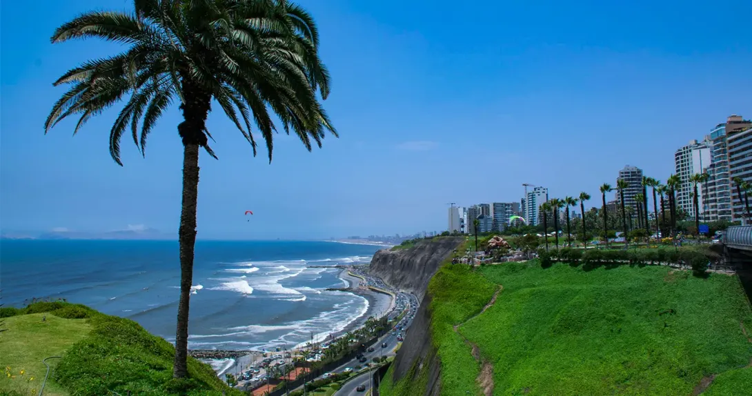Lima Miraflores in the best time to visit Peru take photo in front of the love park