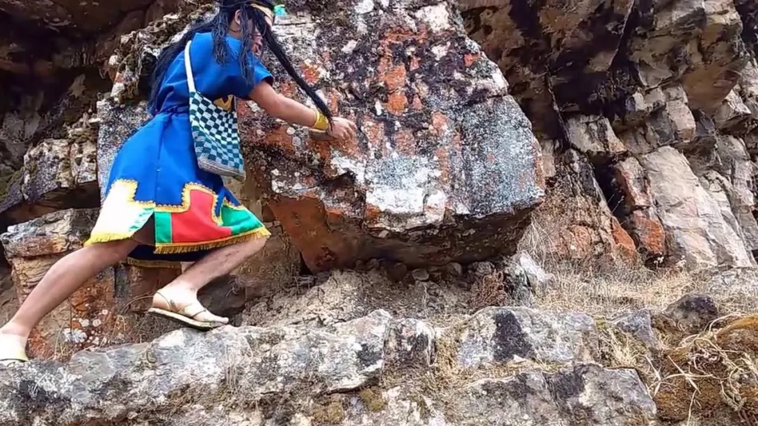 running-the-messenger-chaski-inca